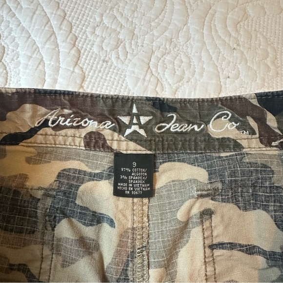 Arizona Jean Company Y2K Mini Shorts. Green Camo. Size: 9. - Picture 4 of 6